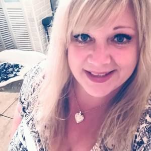 Meet your Posher, Debbie